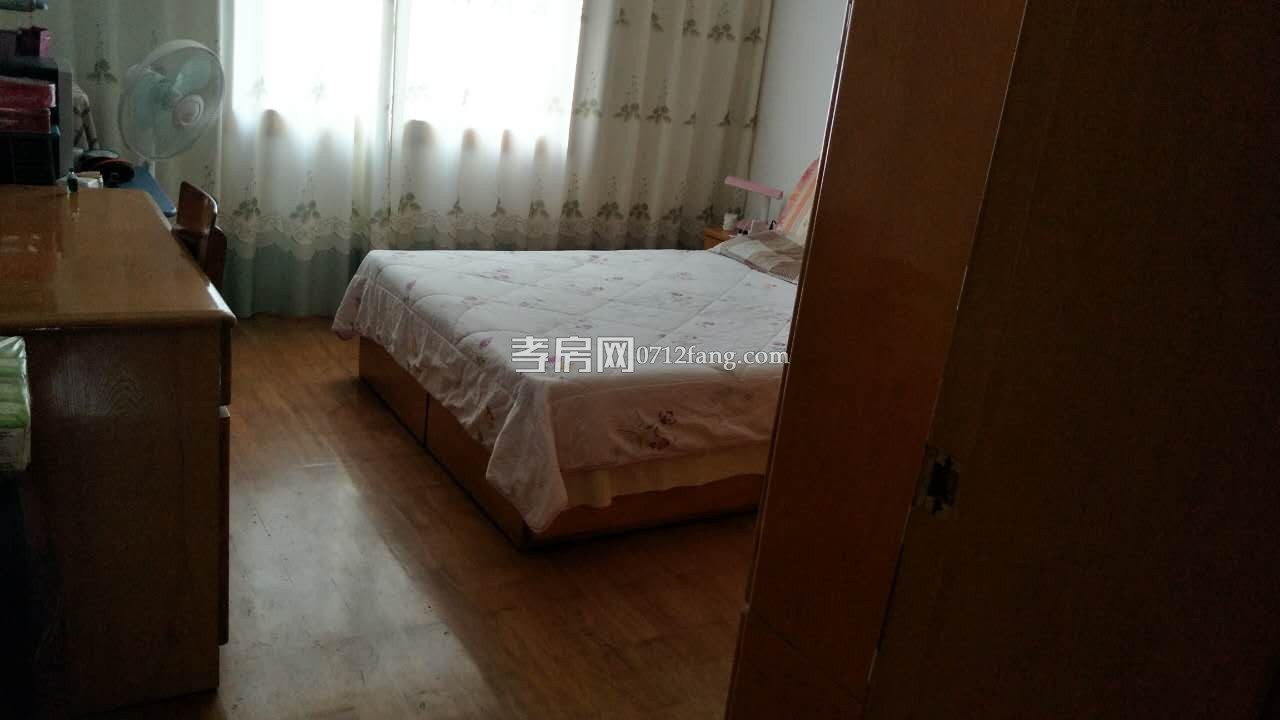 D661 東苑小區(qū)一期 5/7中裝 2/2/1 雙陽臺  兩證滿五 面積 81.25平米 售價47萬