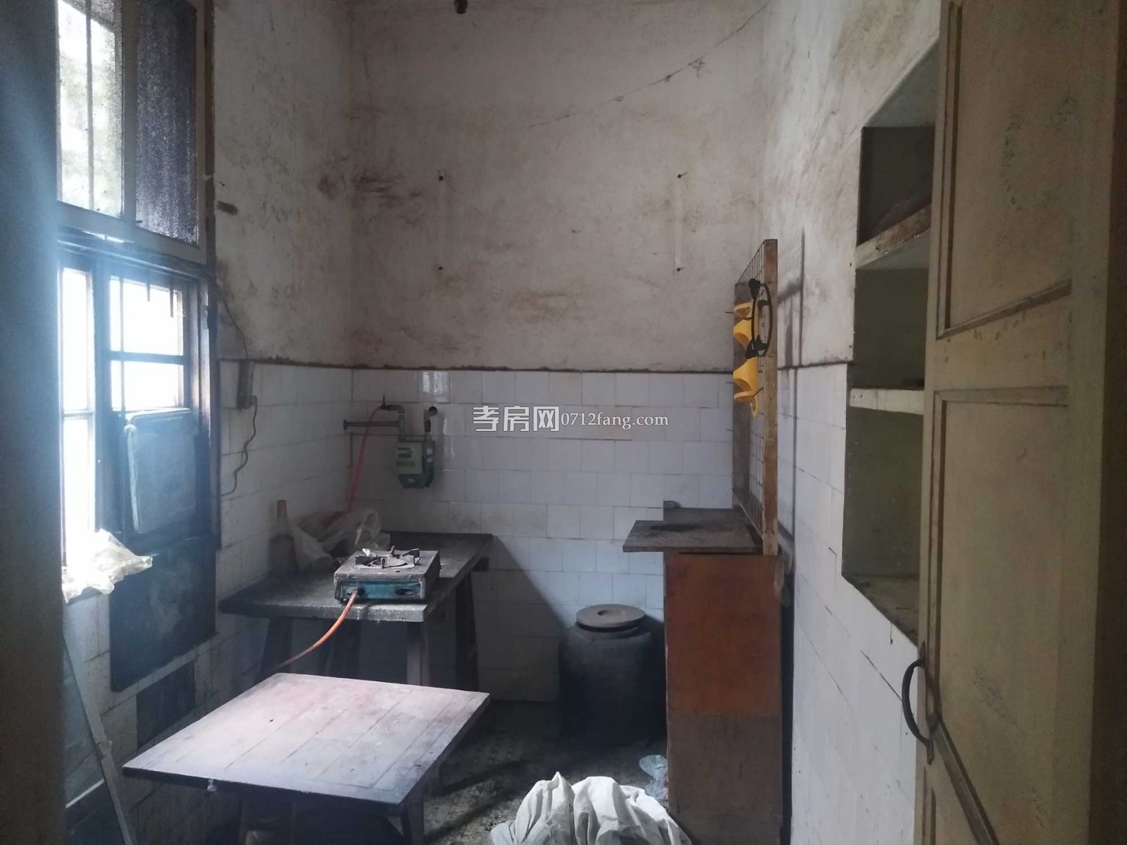 A3415文化路 對(duì)面國(guó)稅局單位房二室二廳一衛(wèi)做的新隔熱防水