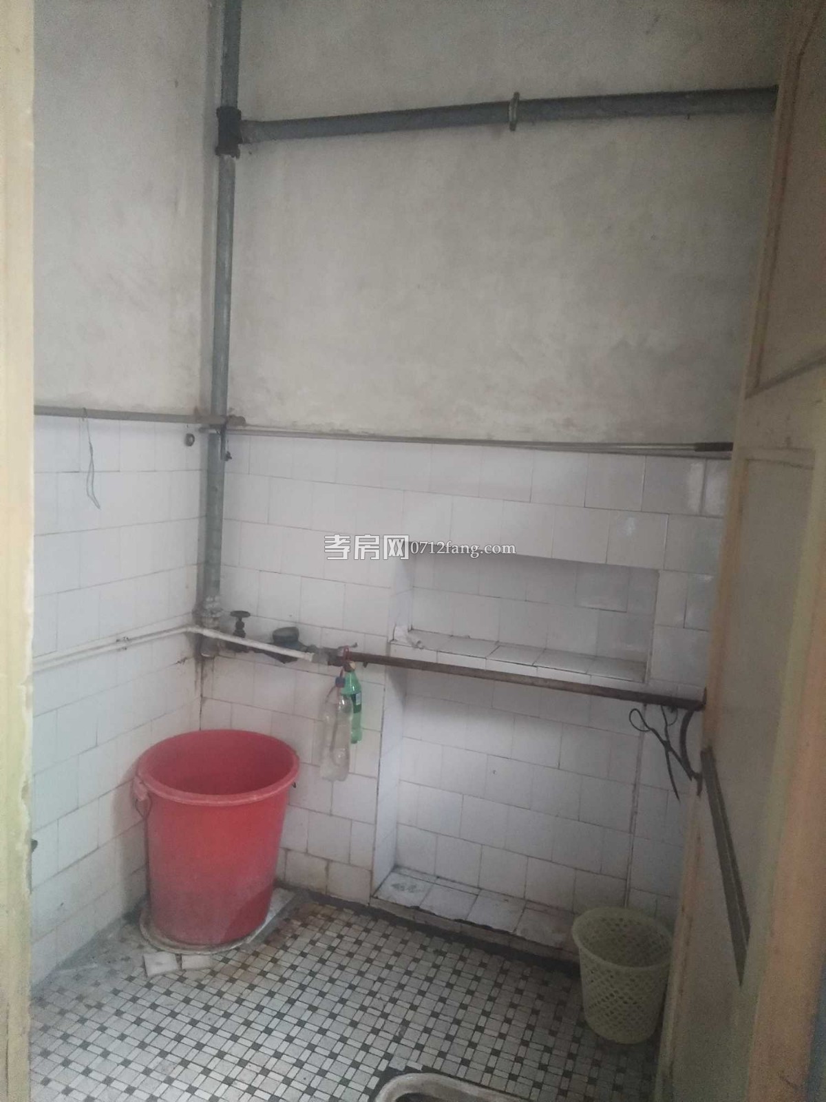 A3415文化路 對(duì)面國(guó)稅局單位房二室二廳一衛(wèi)做的新隔熱防水