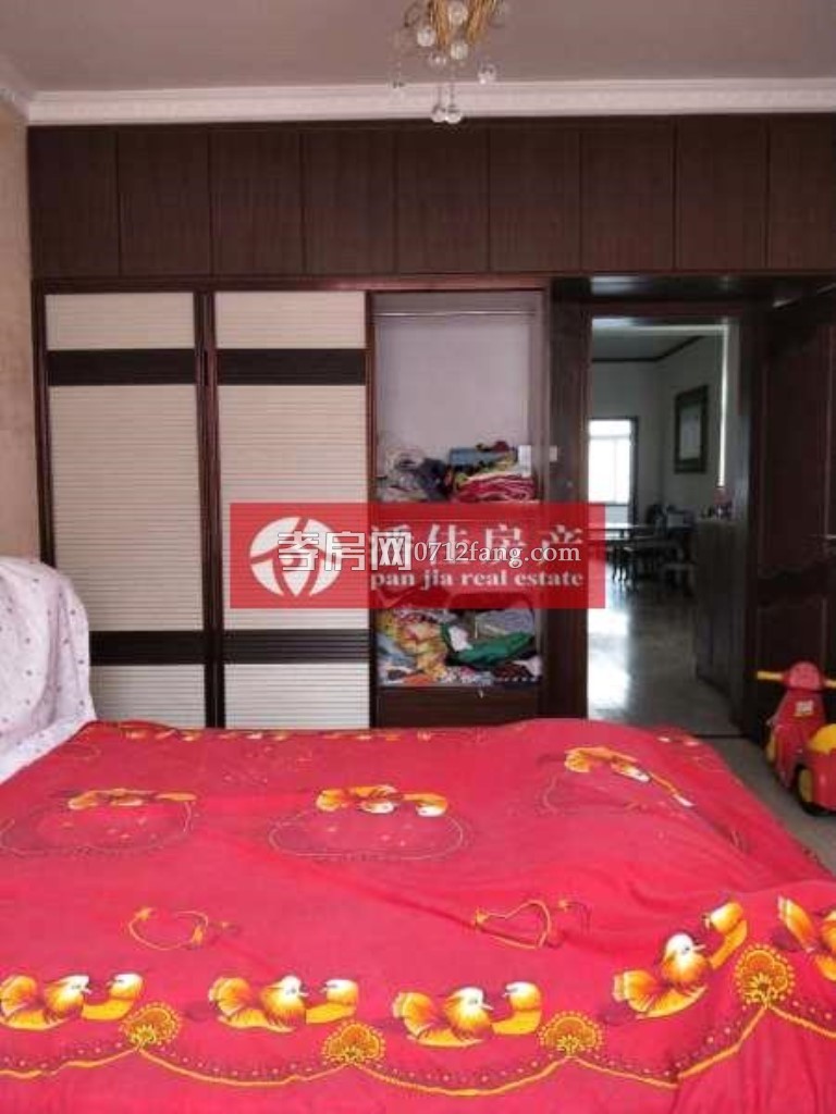 【潘佳房產(chǎn)推薦】滿二！城站路泰陽城5/6樓129㎡3室2廳1衛(wèi)精裝修只要58萬