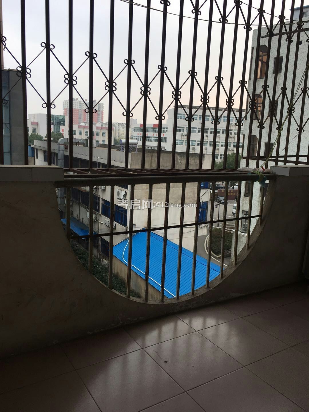 A3222大東門單位房5/7簡裝二室兩證滿五64.4平米售價20萬