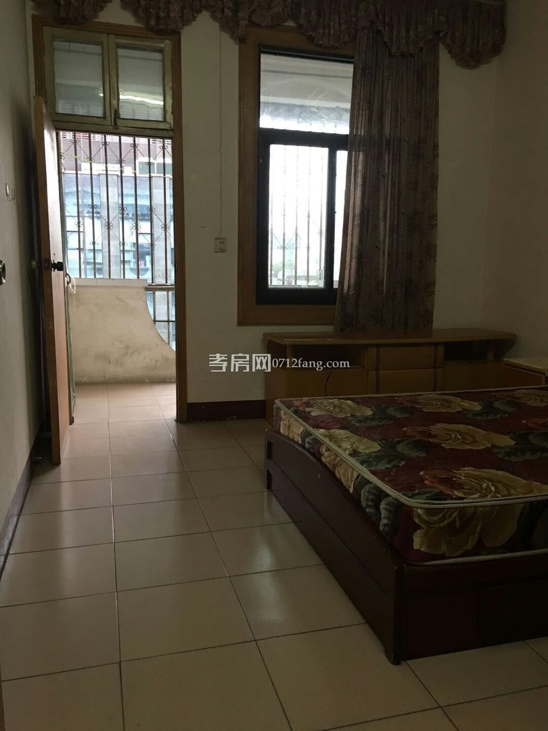 A3222大東門單位房5/7簡裝二室兩證滿五64.4平米售價20萬