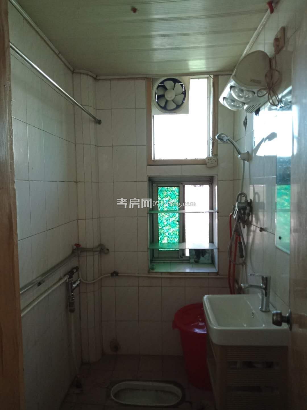 D999长征二路惠民医院5/6简装2/2/1不动产证面积70.78平