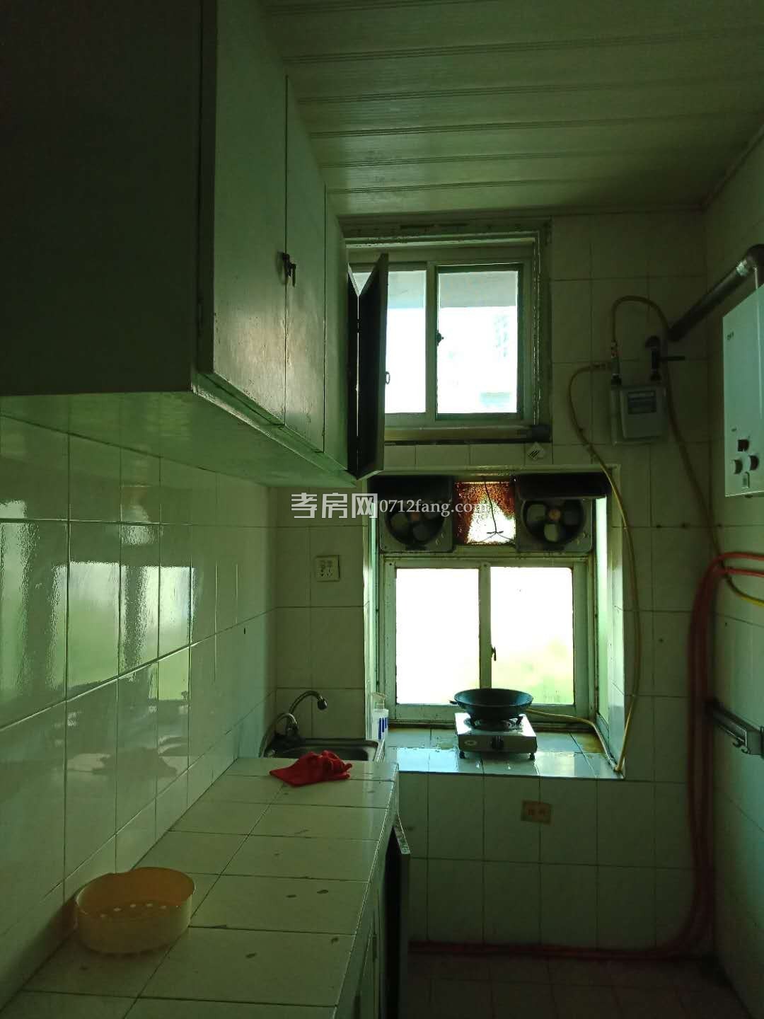 D999长征二路惠民医院5/6简装2/2/1不动产证面积70.78平