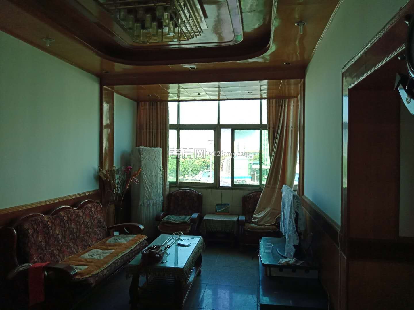 D999长征二路惠民医院5/6简装2/2/1不动产证面积70.78平