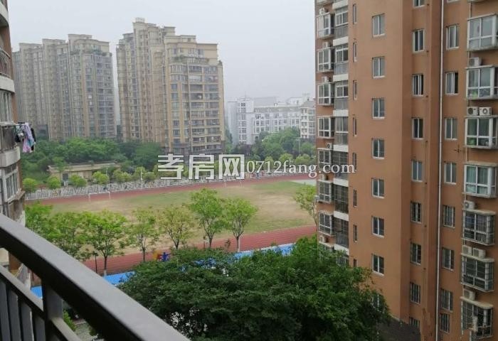 市委大院2樓60平米精裝拎包入住60萬