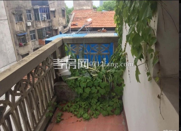 C1223解放街單位房4/63/1/1簡裝兩證滿五面積80.97平米售價28萬可談