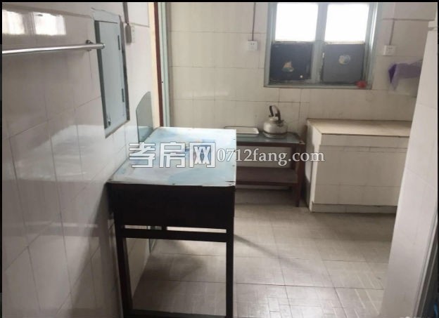 C1223解放街單位房4/63/1/1簡裝兩證滿五面積80.97平米售價28萬可談