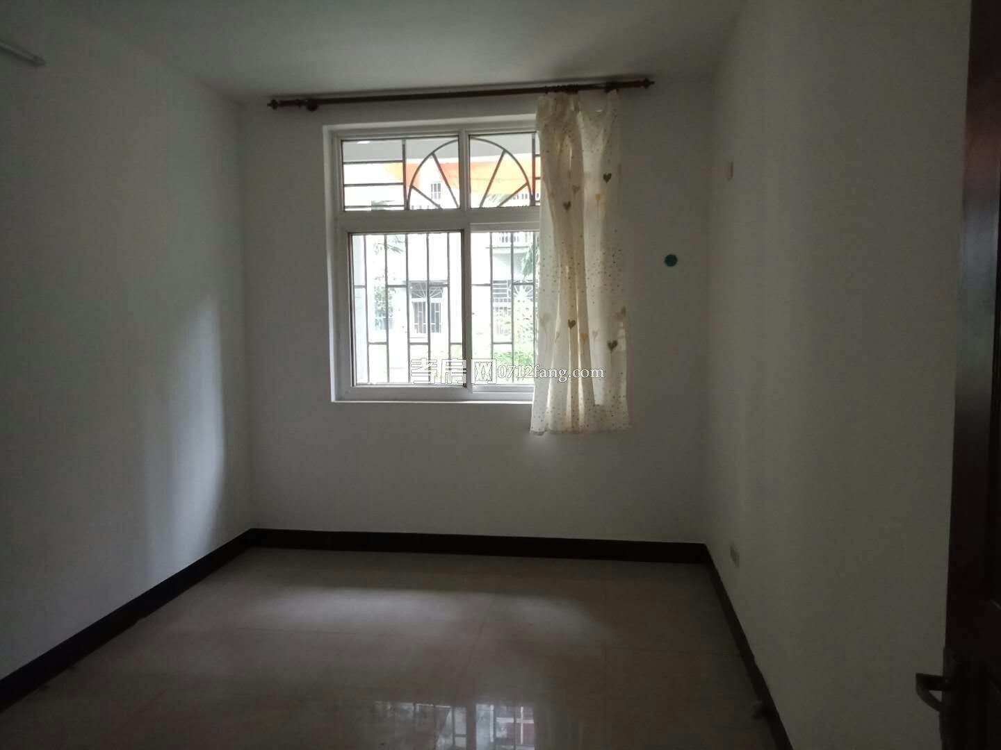 A3570建設(shè)路軍轉(zhuǎn)小區(qū)3/2/13/7簡裝兩證滿五面積95平售價(jià)45萬