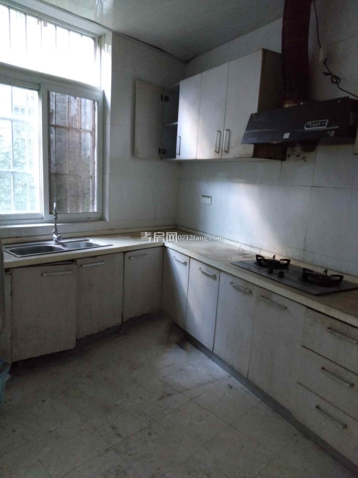 C1412天紫名苑4/2/2精裝14/17面積165平米兩證滿五90萬