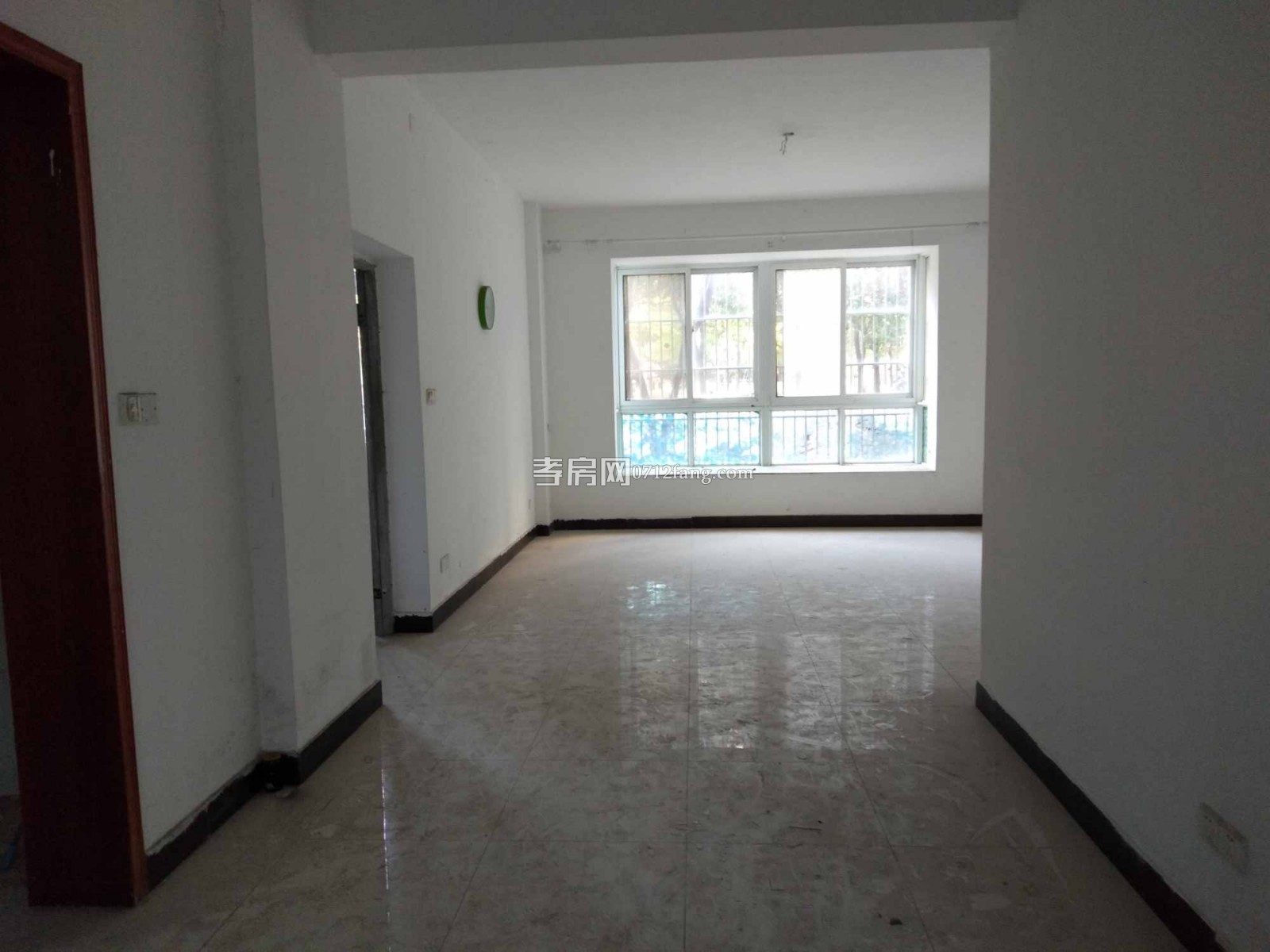 C1412天紫名苑4/2/2精裝14/17面積165平米兩證滿五90萬