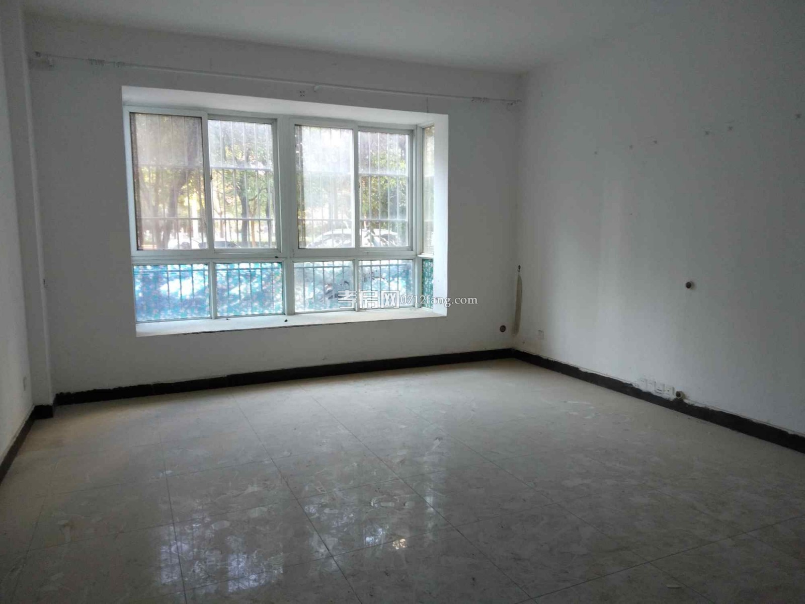 C1412天紫名苑4/2/2精裝14/17面積165平米兩證滿五90萬