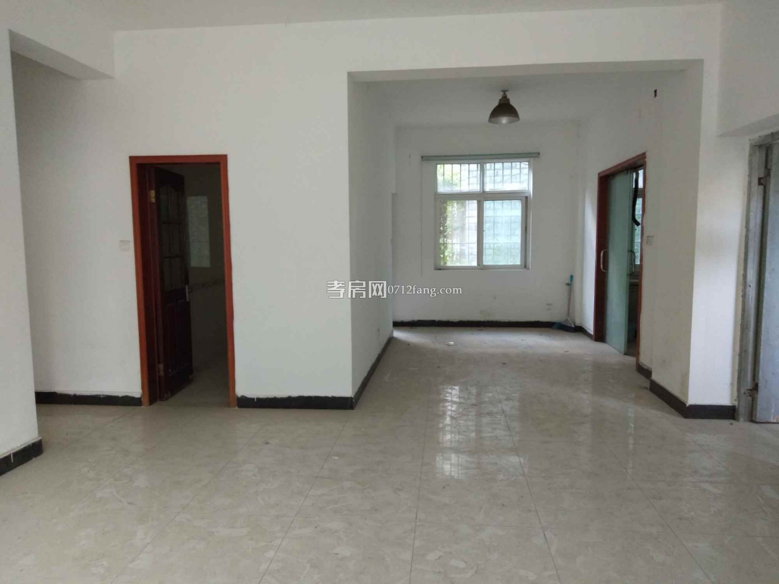 C1412天紫名苑4/2/2精裝14/17面積165平米兩證滿五90萬