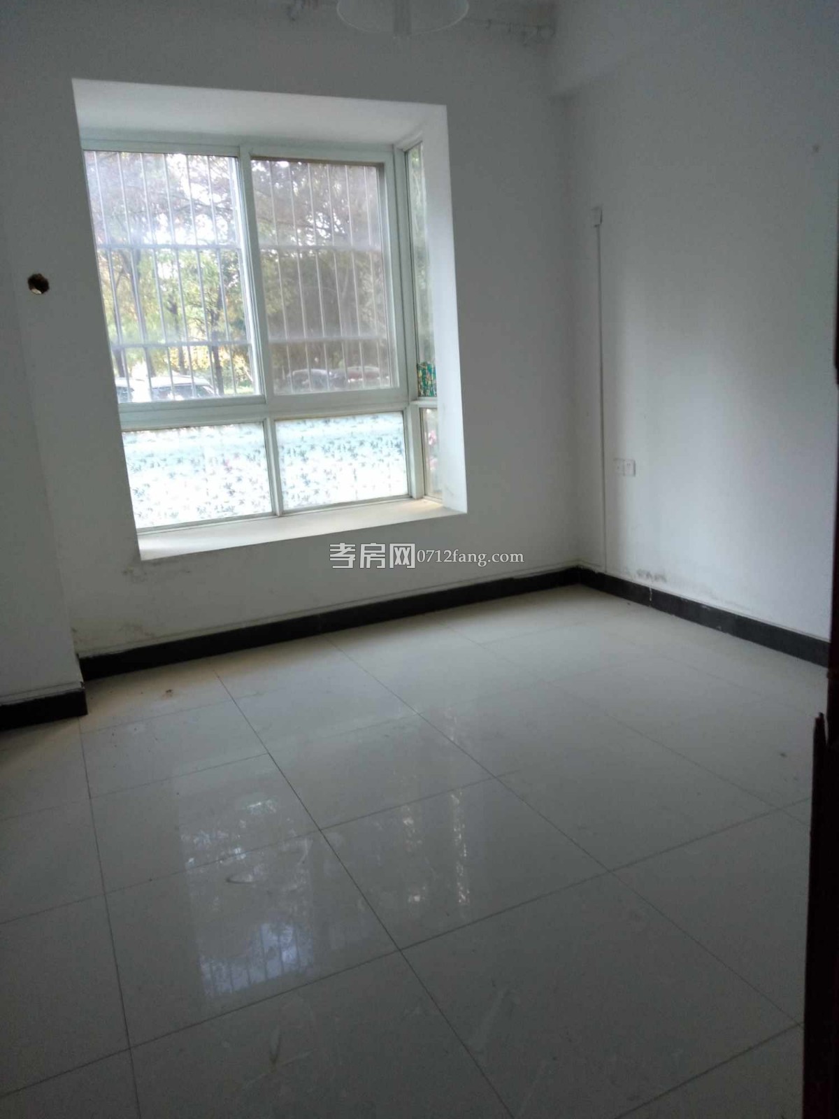 C1412天紫名苑4/2/2精裝14/17面積165平米兩證滿五90萬