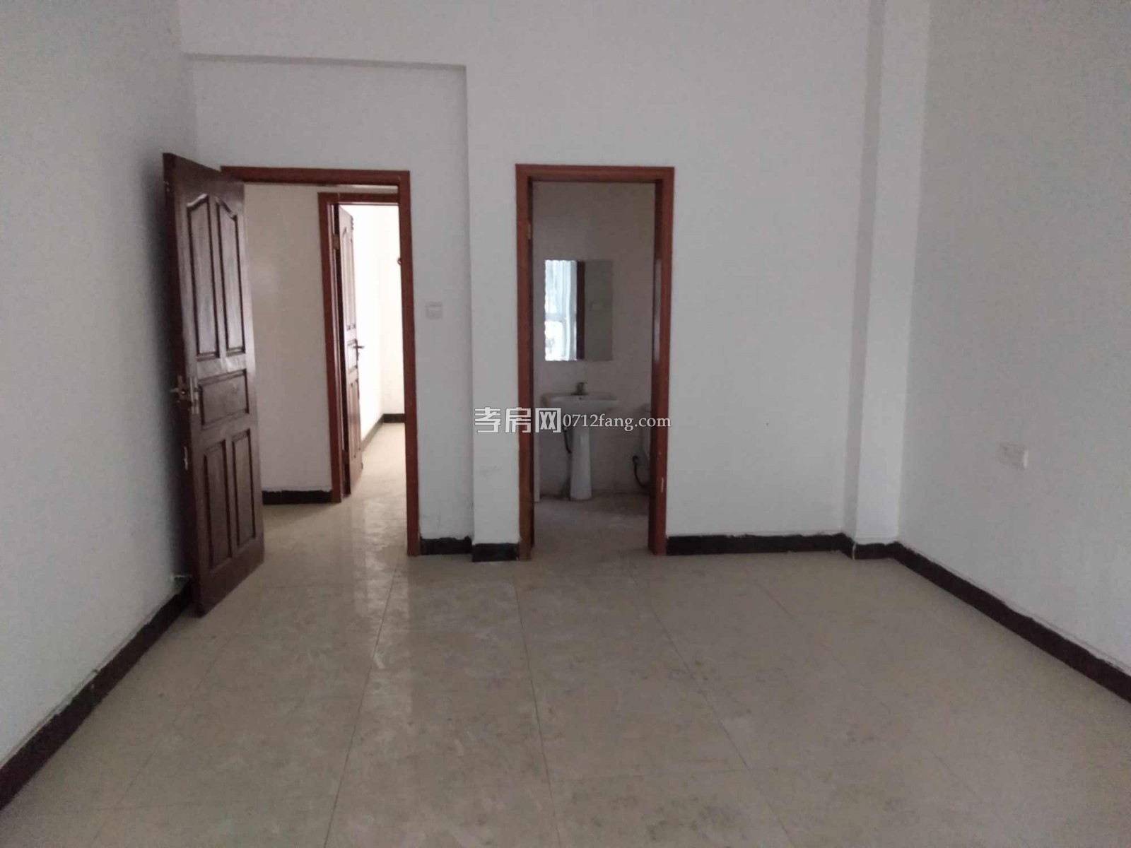 C1412天紫名苑4/2/2精裝14/17面積165平米兩證滿五90萬