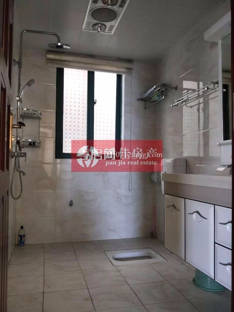 【錦繡豪庭】滿二！采光好！精裝修！出門就是體育館！離體育路  200米！