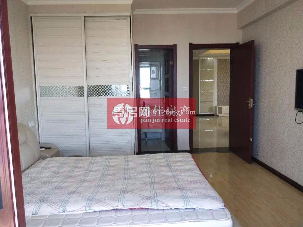 【錦繡豪庭】滿二！采光好！精裝修！出門就是體育館！離體育路  200米！