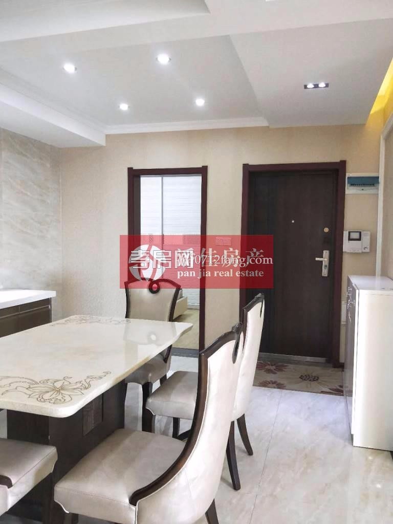 【錦繡豪庭】滿二！采光好！精裝修！出門就是體育館！離體育路  200米！