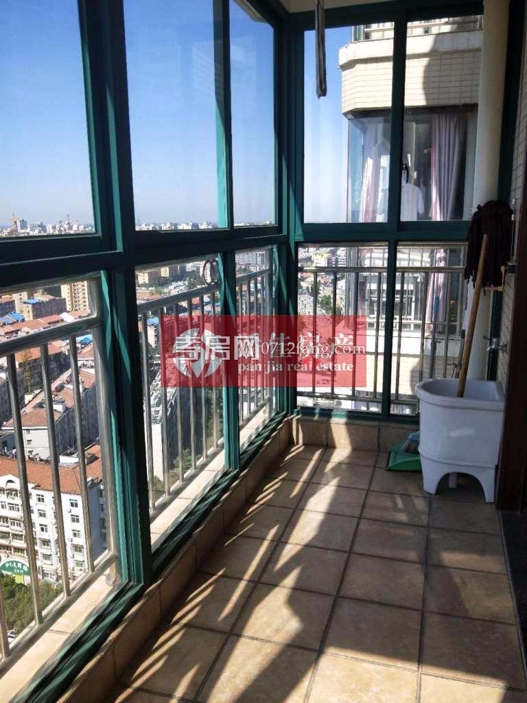 【錦繡豪庭】滿二！采光好！精裝修！出門就是體育館！離體育路  200米！