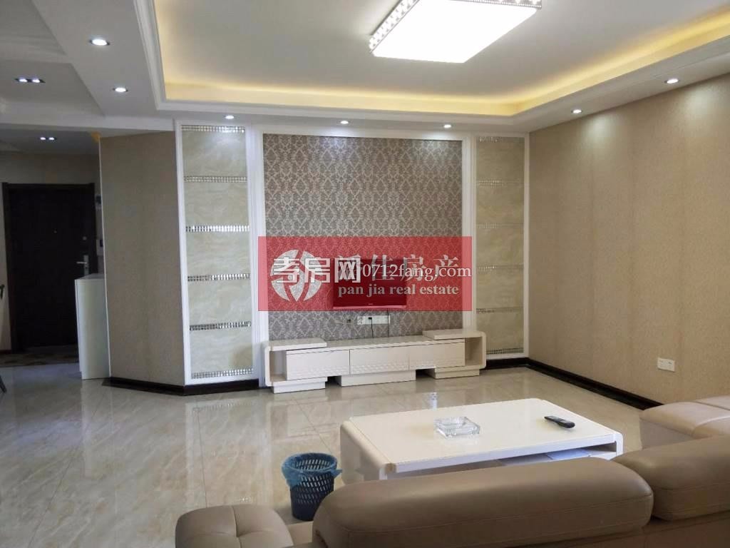 【錦繡豪庭】滿二！采光好！精裝修！出門就是體育館！離體育路  200米！