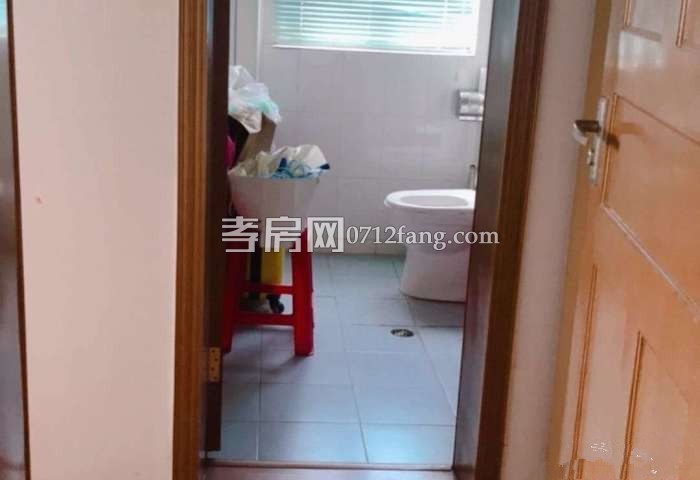 市委大院4/43室2廳一衛(wèi)79平米83萬