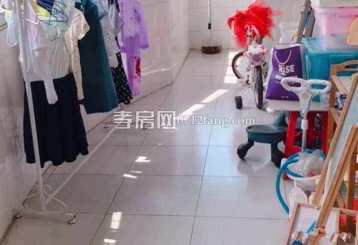 市委大院4/43室2廳一衛(wèi)79平米83萬