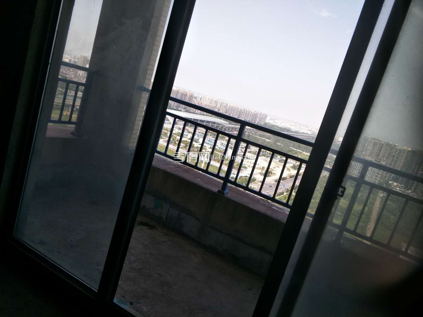 E177金東華府27/31毛坯3/2/2不動(dòng)產(chǎn)證面積114平米售價(jià)92萬