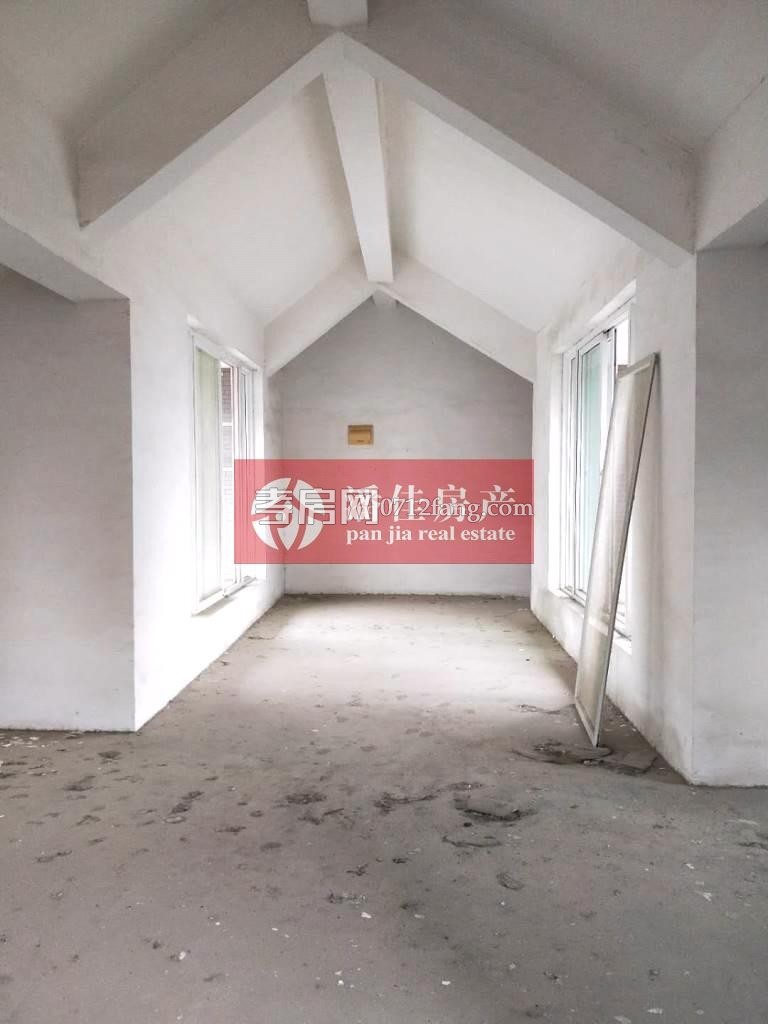 【潘佳房產推薦】帶4個大露臺乾坤陽光6+1經(jīng)典頂樓復式毛坯105萬