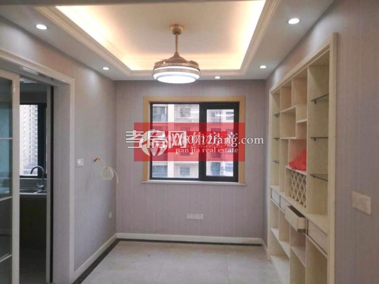 【翡翠名都觀景房中層139㎡3室2廳2衛(wèi)精裝未住人100萬】