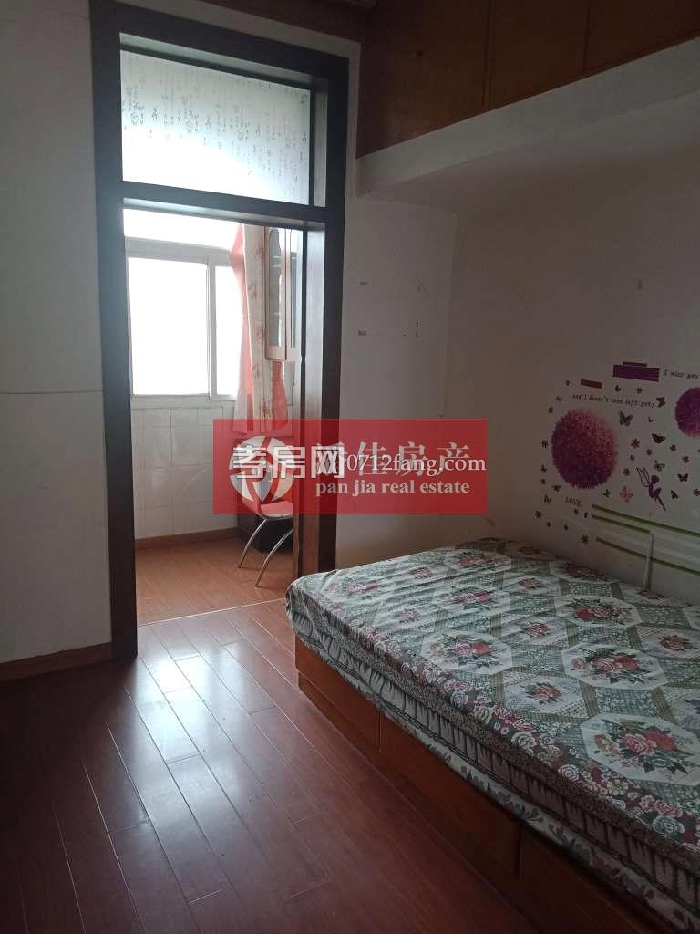 【紅峰苑好房68㎡25萬急售！】