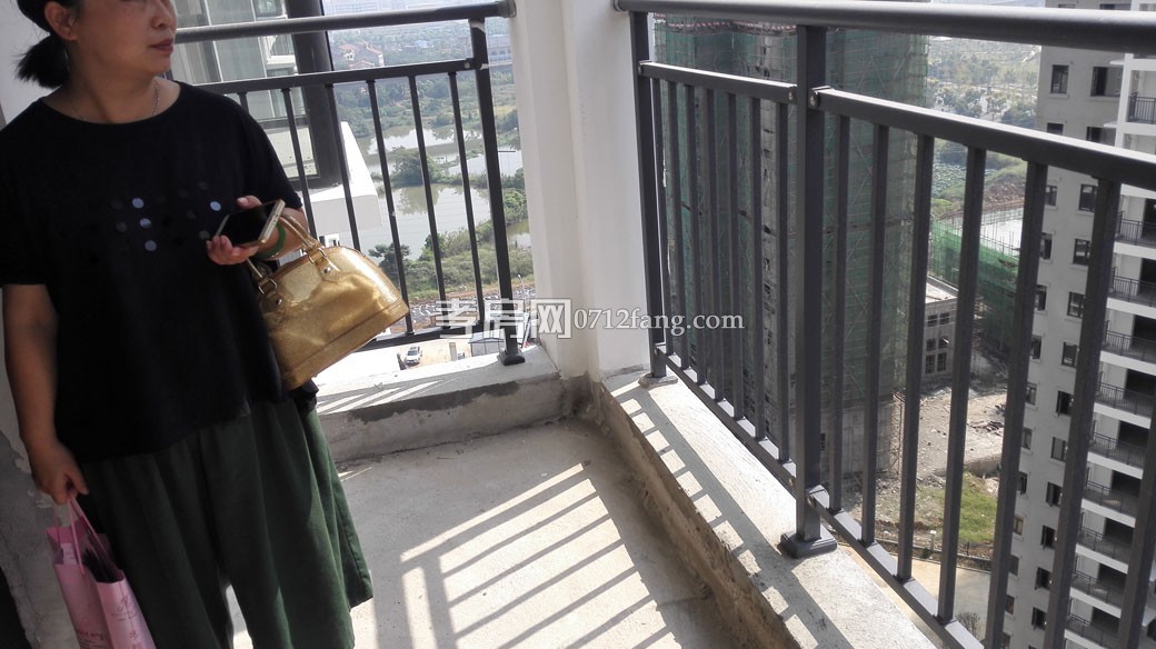 南大 香港城二期16樓2室2廳1衛(wèi)有證50萬毛坯住宅