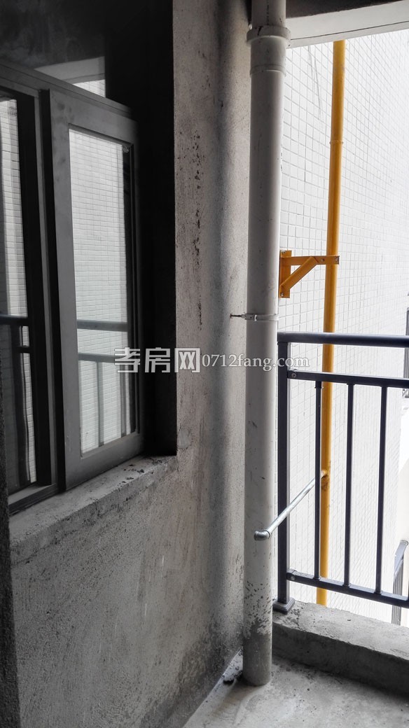 南大 香港城二期16樓2室2廳1衛(wèi)有證50萬毛坯住宅