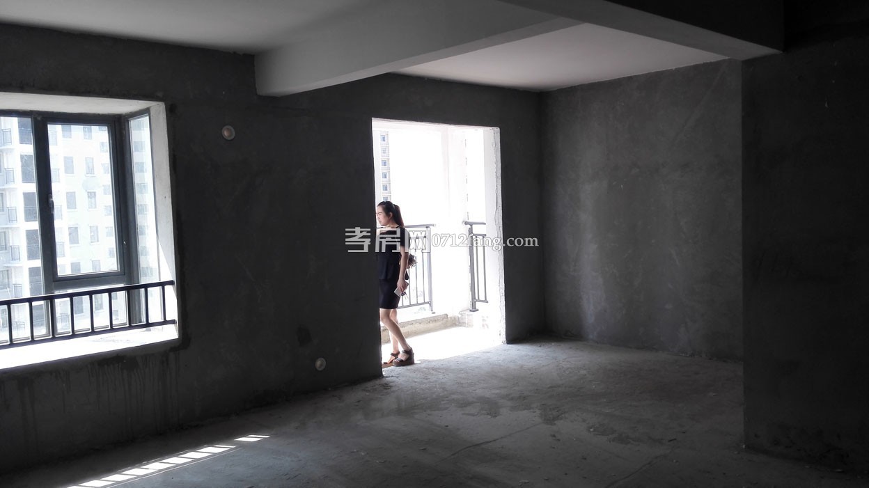 南大核心香港城二期16樓2室2廳1衛(wèi)有證50萬毛坯住宅