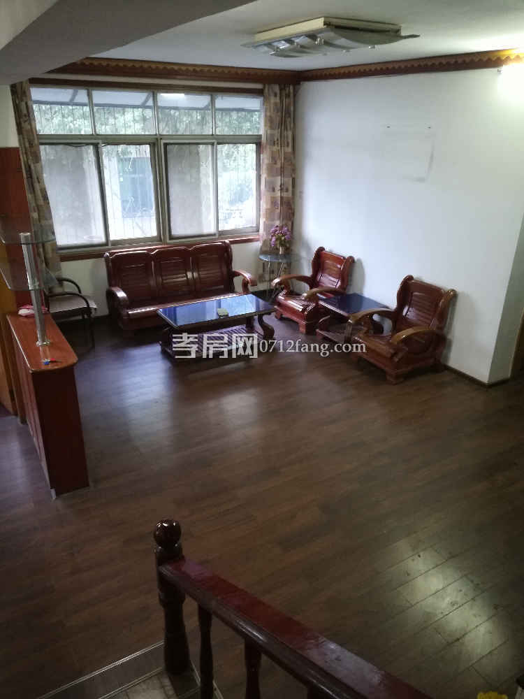 汽車站對面150平大戶型出租