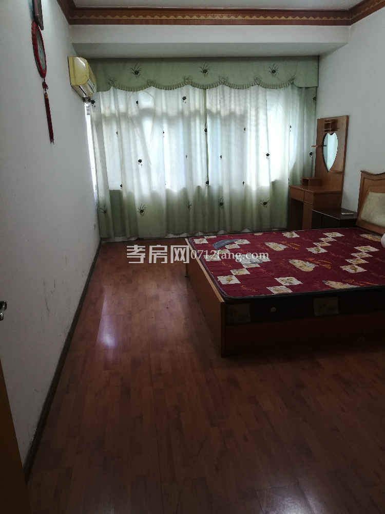 汽車站對面150平大戶型出租