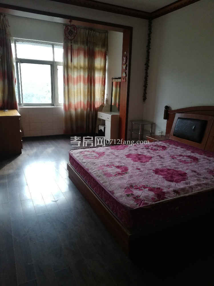 汽車站對面150平大戶型出租