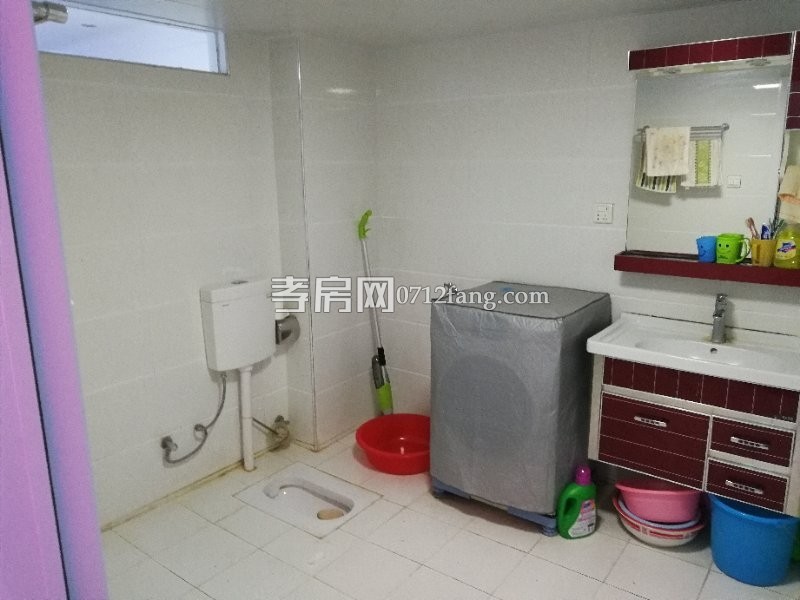 市委大院2樓60平米精裝拎包入住60萬