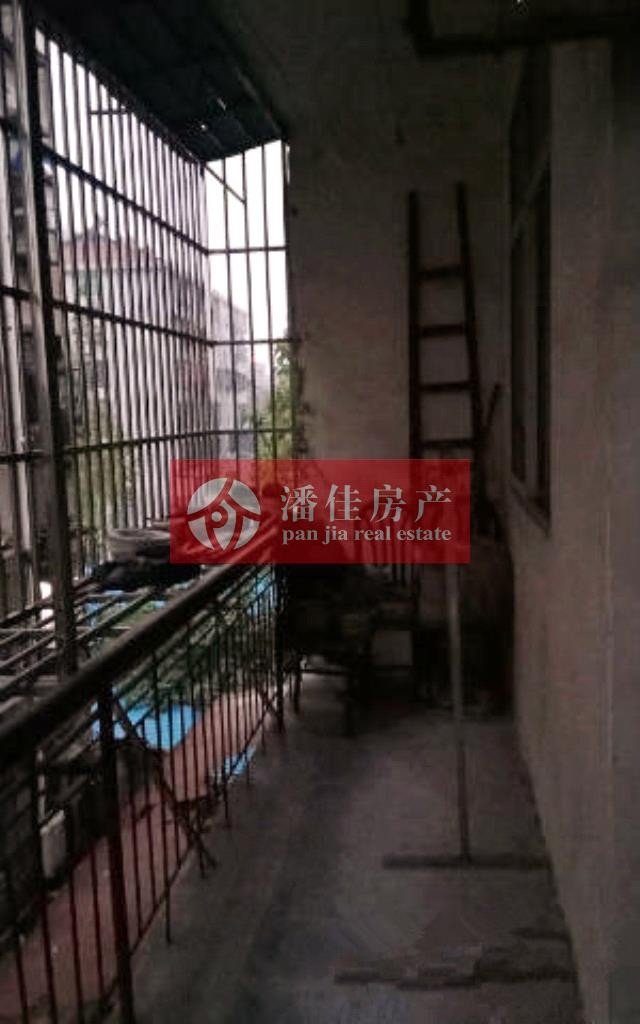 【潘佳房產(chǎn)推薦】【翡翠名都 中層102平米全新精裝75萬】