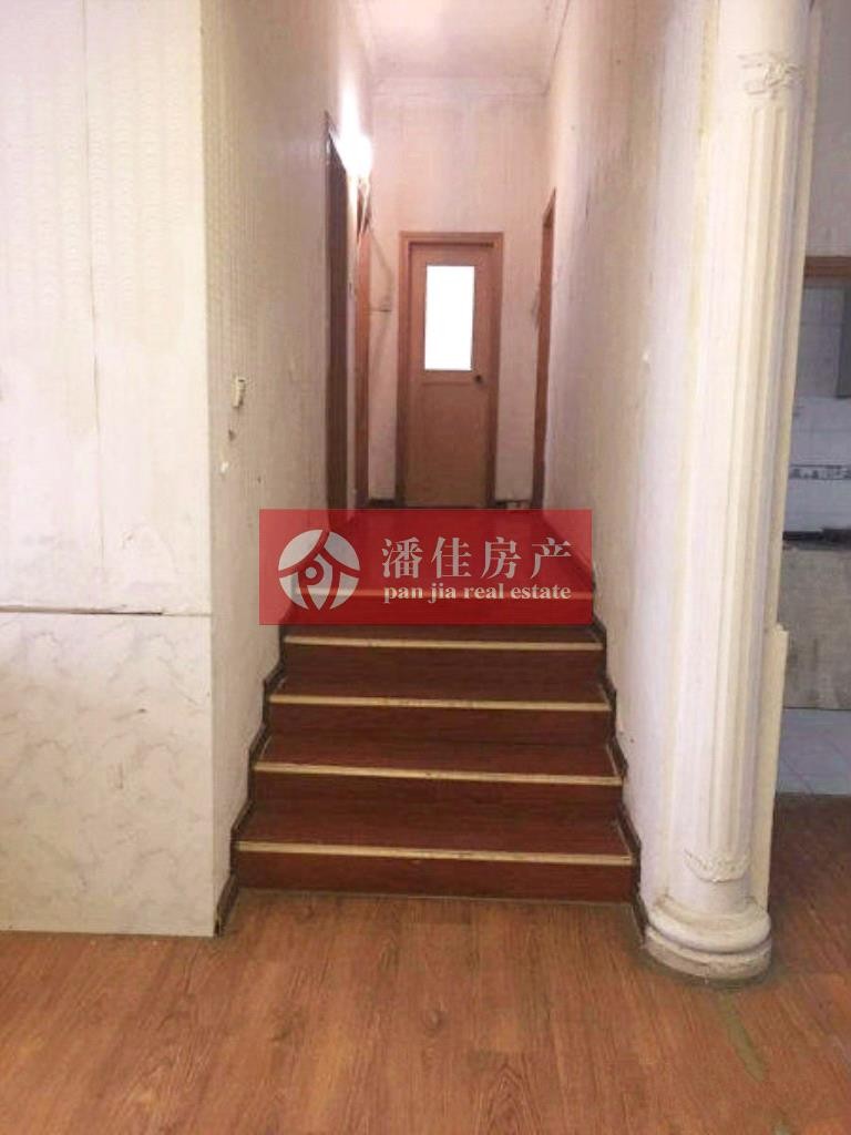 【潘佳房產(chǎn)推薦】【滿二翡翠名都1期137平米中層精裝保持很新帶地暖110萬】