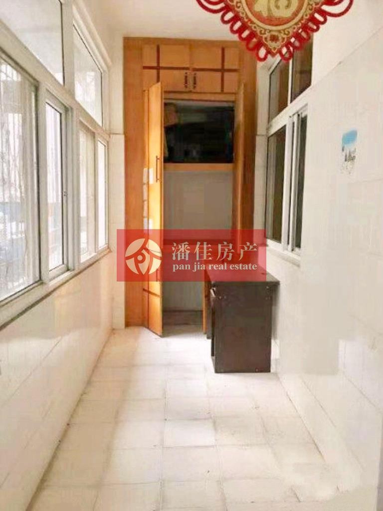 【潘佳房產(chǎn)推薦】【滿二翡翠名都1期137平米中層精裝保持很新帶地暖110萬】