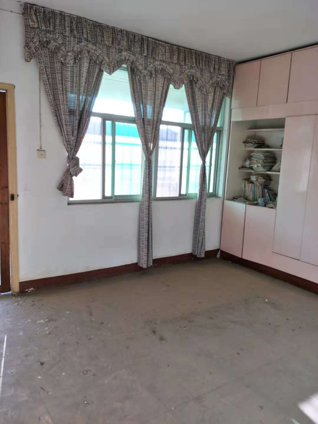 城中城二室二廳一衛(wèi)，701/7 簡(jiǎn)裝，面積96平，兩證滿五，售價(jià)35萬(wàn)