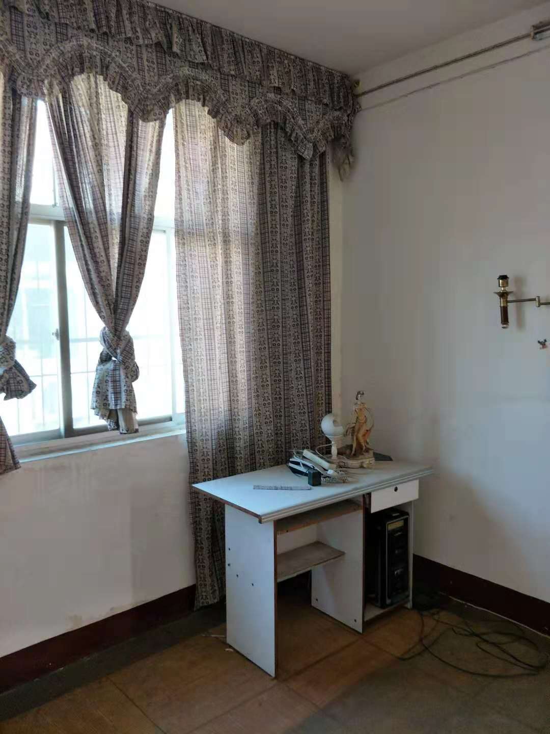 城中城二室二廳一衛(wèi)，701/7簡裝，面積96平，兩證滿五，售價35萬