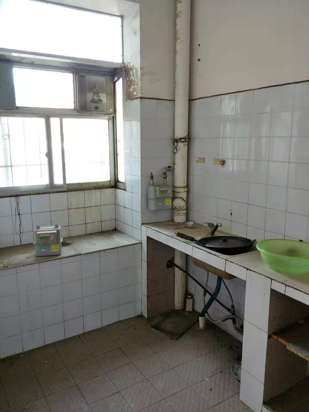 城中城二室二廳一衛(wèi)，701/7簡裝，面積96平，兩證滿五，售價35萬