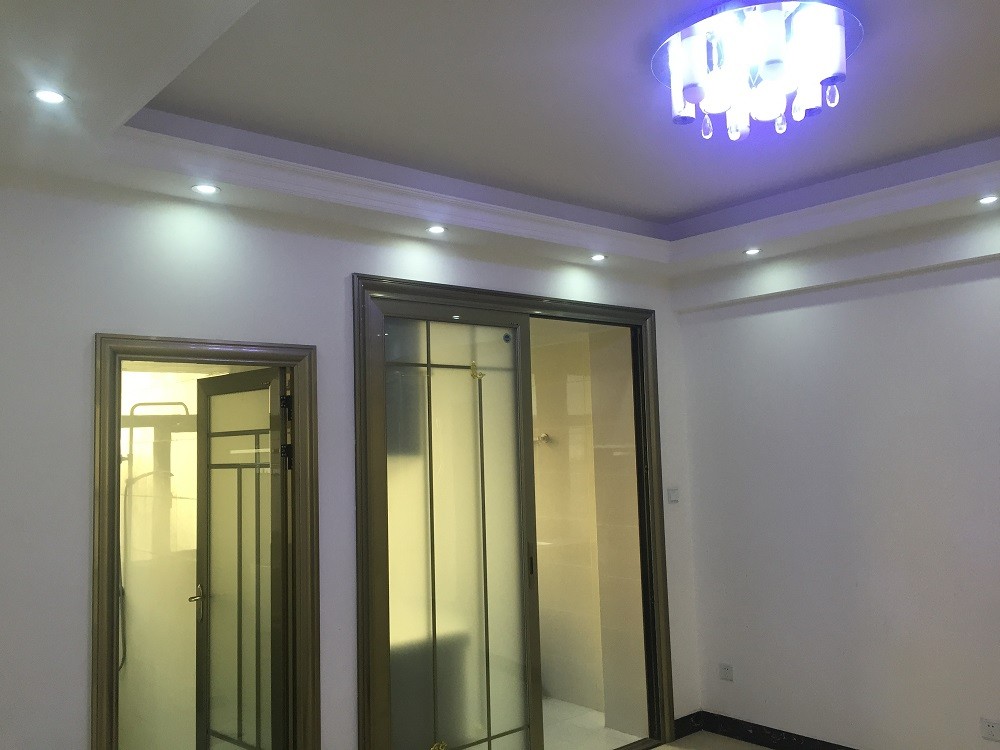 孝感市孝南區(qū)董永路三室兩廳兩衛(wèi)大陽臺電梯精裝房出租