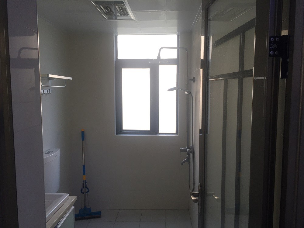 孝感市孝南區(qū)董永路三室兩廳兩衛(wèi)大陽臺電梯精裝房出租