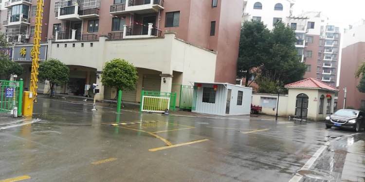 業(yè)主南遷創(chuàng)業(yè)，精裝婚房出售，家具電器可送，急！