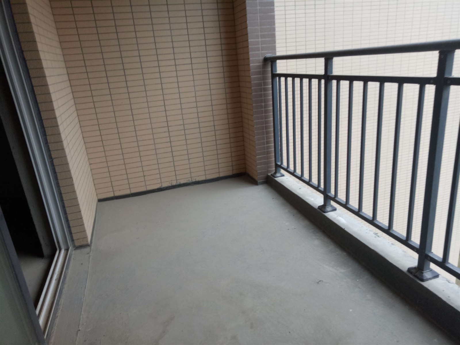 E50賽達康城三室二廳二衛(wèi)11/32樓毛坯面積121平米不動產(chǎn)證售價：85萬