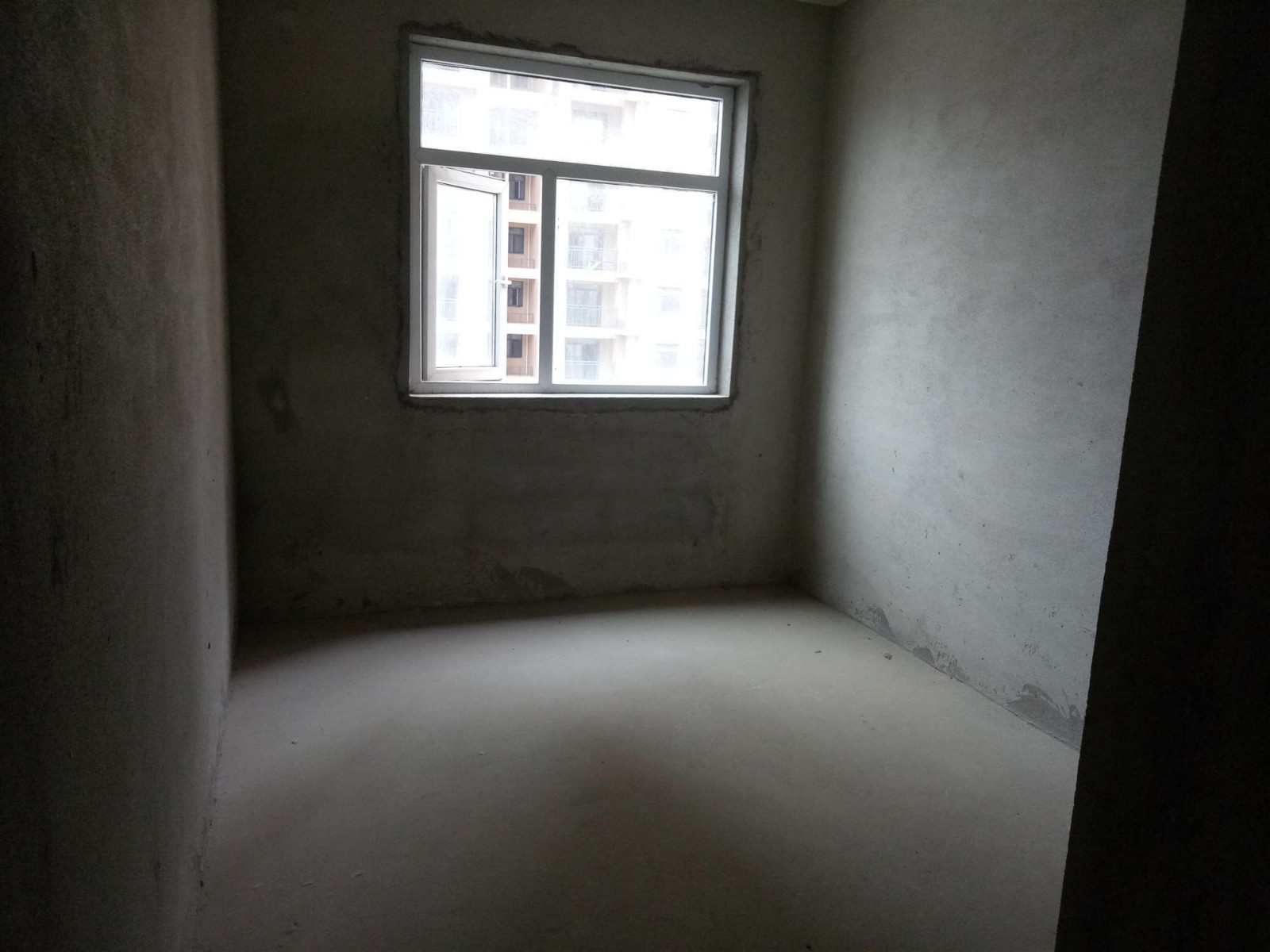 E50賽達康城三室二廳二衛(wèi)11/32樓毛坯面積121平米不動產(chǎn)證售價：85萬