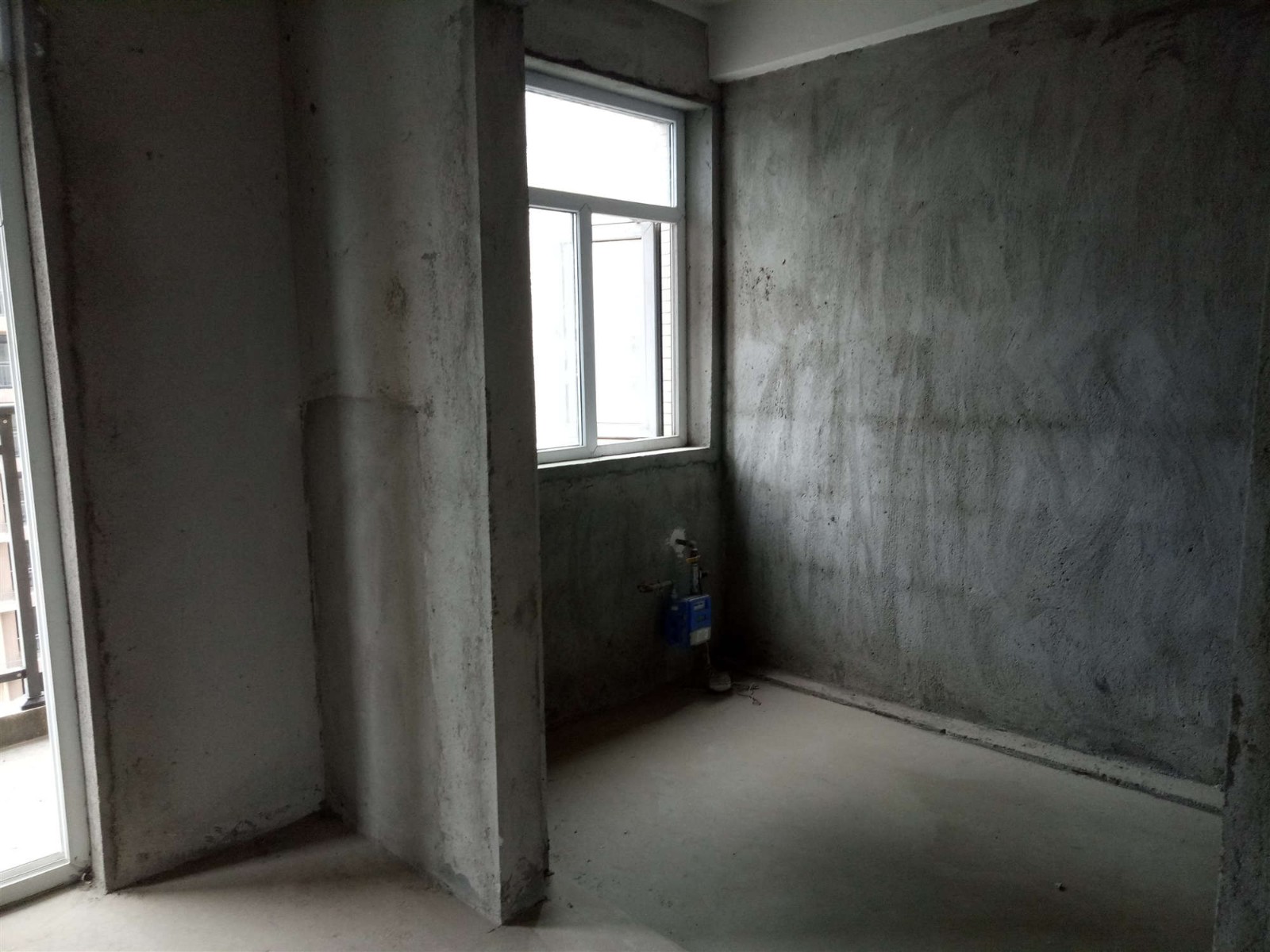 E50賽達康城三室二廳二衛(wèi)11/32樓毛坯面積121平米不動產(chǎn)證售價：85萬