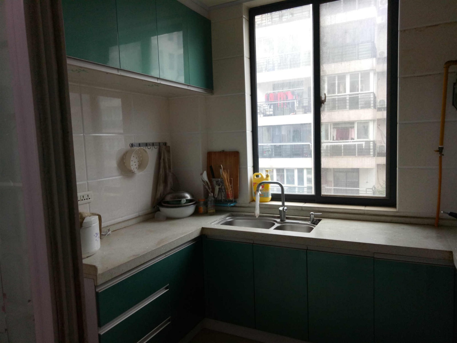 D1193蔚蓝新都4/7精装3/2/2一楼有10平米的储藏室131.6平米售价118万